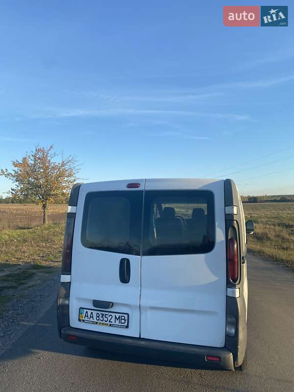 Вантажний фургон Renault Trafic 2006 в Києві