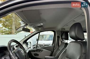 Минивэн Renault Trafic 2016 в 