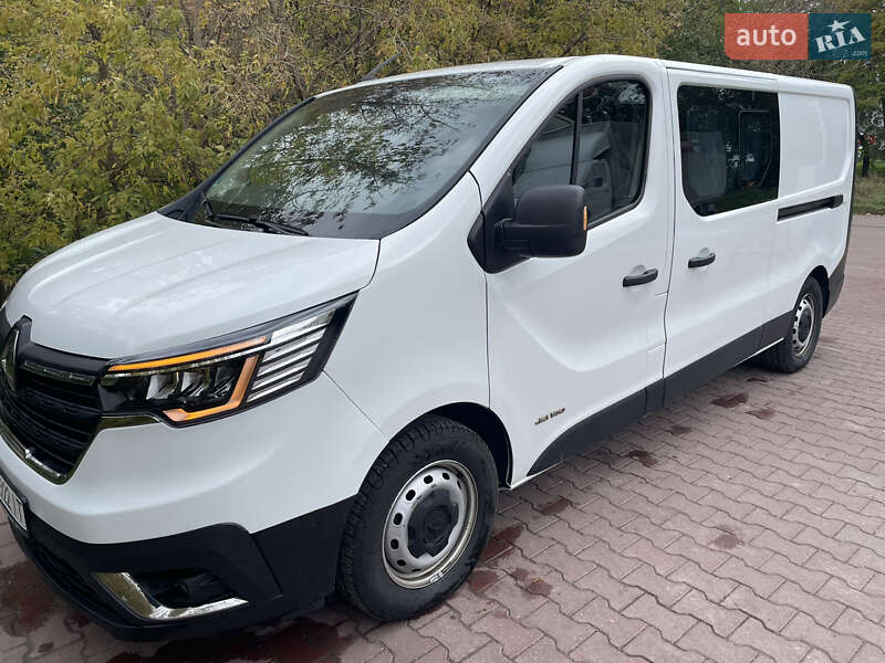 Минивэн Renault Trafic 2022 в 