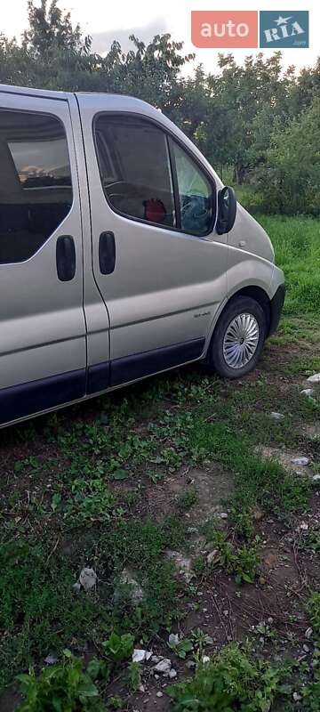 Вантажний фургон Renault Trafic 2013 в Полонному