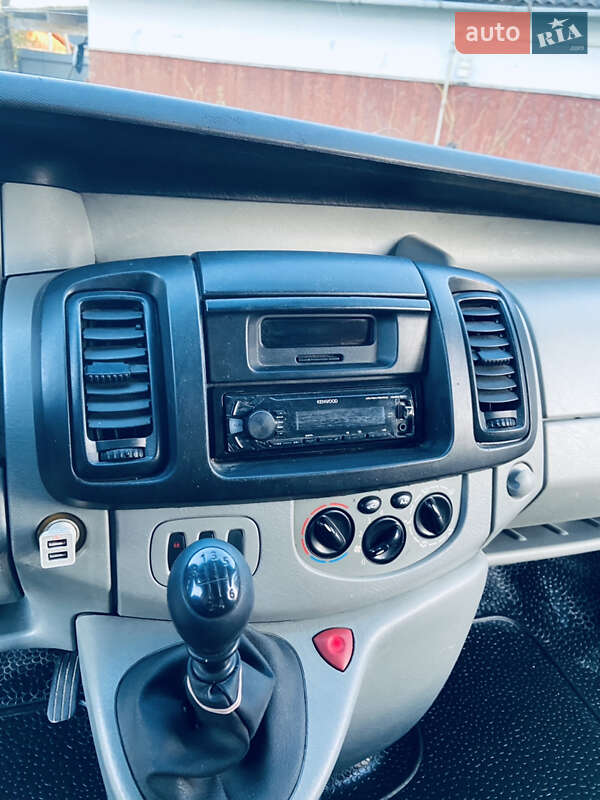 Мінівен Renault Trafic 2004 в Косові