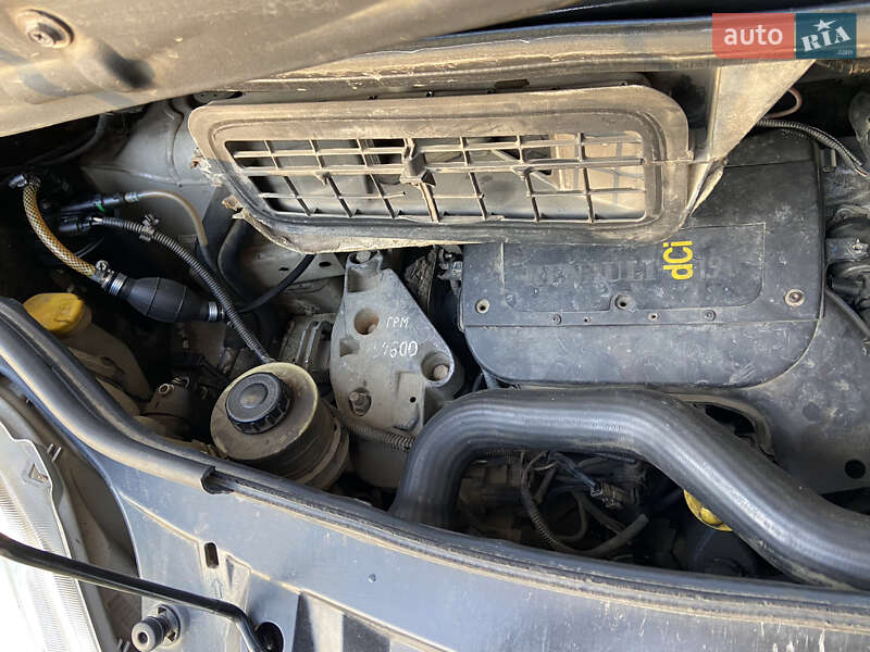 Мінівен Renault Trafic 2004 в Косові