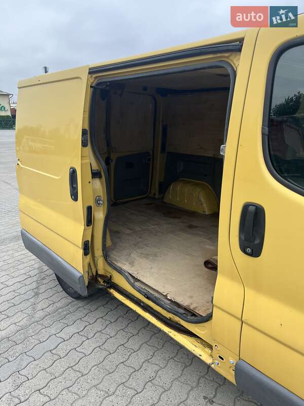 Грузовой фургон Renault Trafic 2002 в Городке