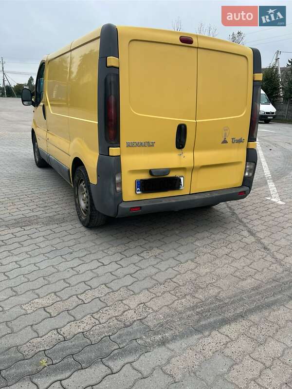 Грузовой фургон Renault Trafic 2002 в Городке