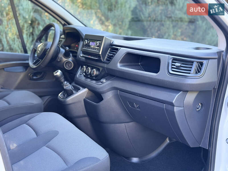 Вантажний фургон Renault Trafic 2023 в Самборі