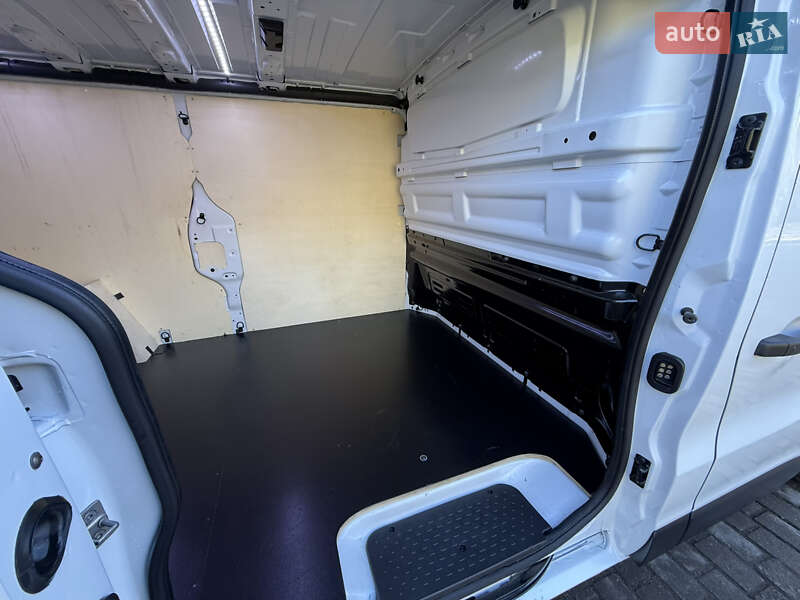 Вантажний фургон Renault Trafic 2023 в Самборі