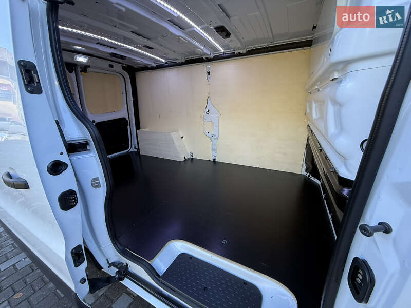 Вантажний фургон Renault Trafic 2023 в Самборі