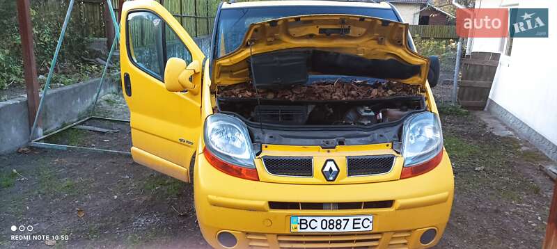 Мінівен Renault Trafic 2004 в Бродах