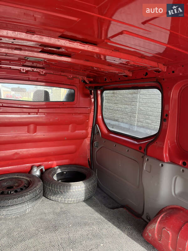 Вантажний фургон Renault Trafic 2009 в Володимирі