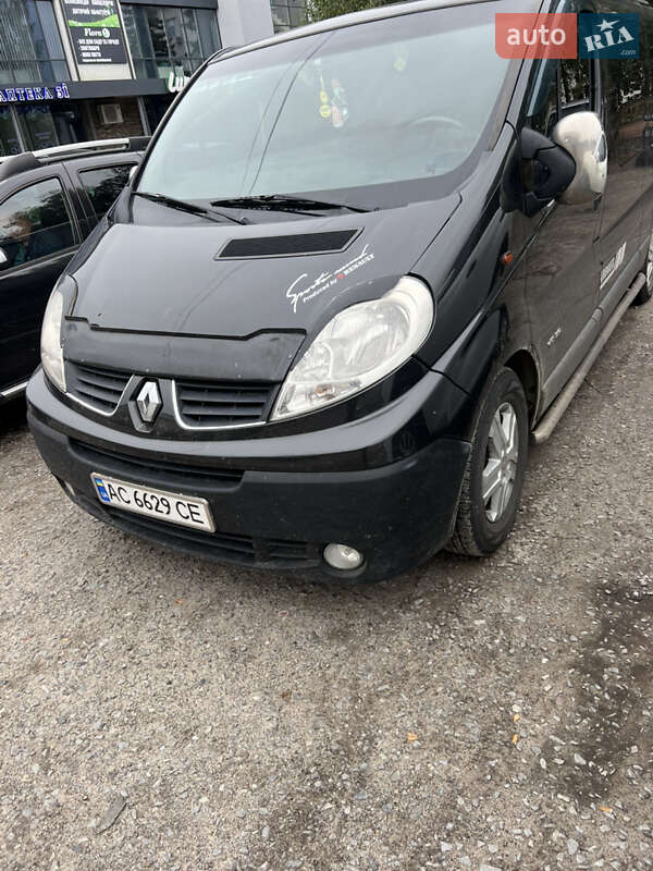 Минивэн Renault Trafic 2006 в Сарнах