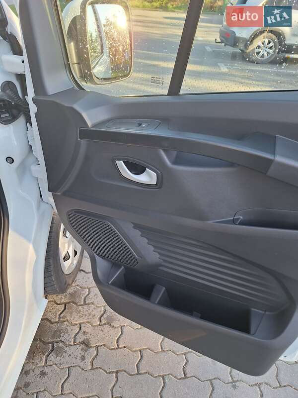 Грузовой фургон Renault Trafic 2023 в Черновцах