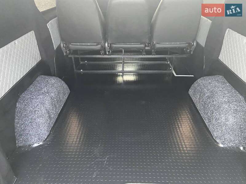 Грузовой фургон Renault Trafic 2015 в Киеве