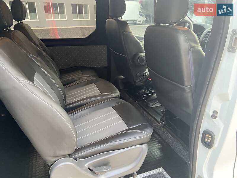 Грузовой фургон Renault Trafic 2015 в Киеве