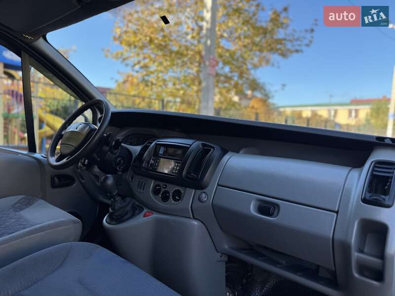 Мінівен Renault Trafic 2005 в Одесі