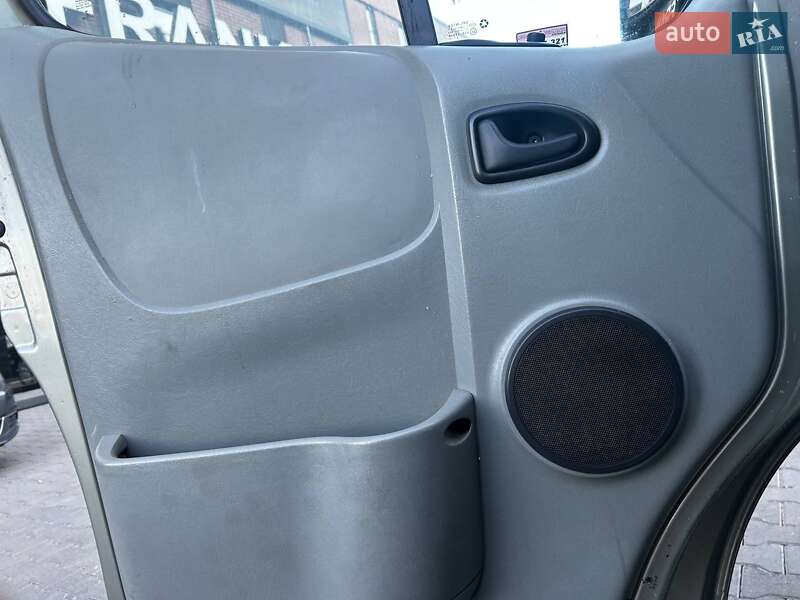 Минивэн Renault Trafic 2008 в Черновцах