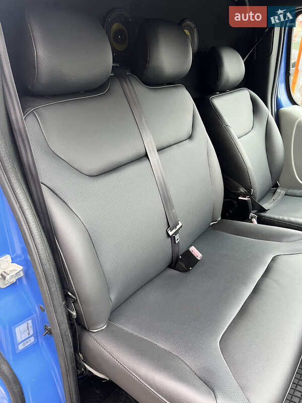 Микроавтобус грузовой (до 3,5т) Renault Trafic 2006 в Полонном фото 27 Микроавтобус грузовой (до 3,5т) Renault Trafic 2006 в Полонном