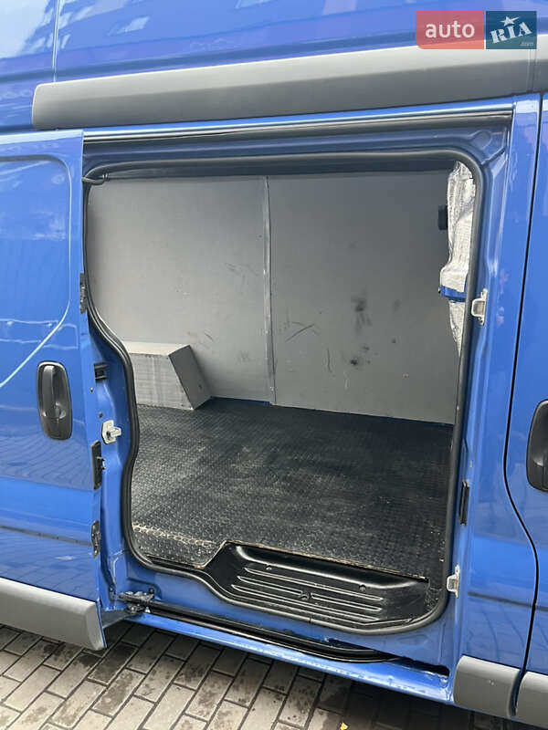 Микроавтобус грузовой (до 3,5т) Renault Trafic 2006 в Полонном фото 31 Микроавтобус грузовой (до 3,5т) Renault Trafic 2006 в Полонном