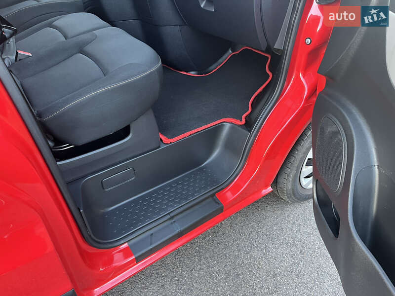 Грузопассажирский фургон Renault Trafic 2016 в Ковеле фото 20 Грузопассажирский фургон Renault Trafic 2016 в Ковеле