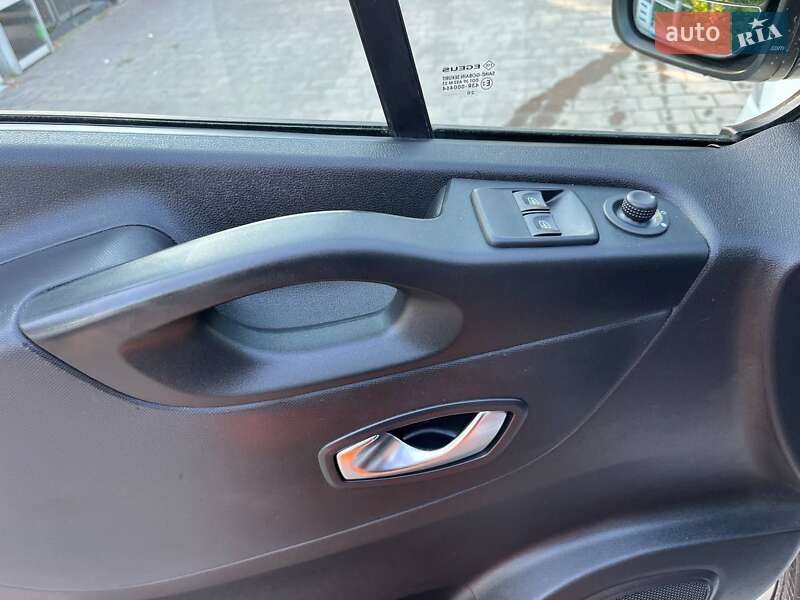 Вантажний фургон Renault Trafic 2020 в Дубні
