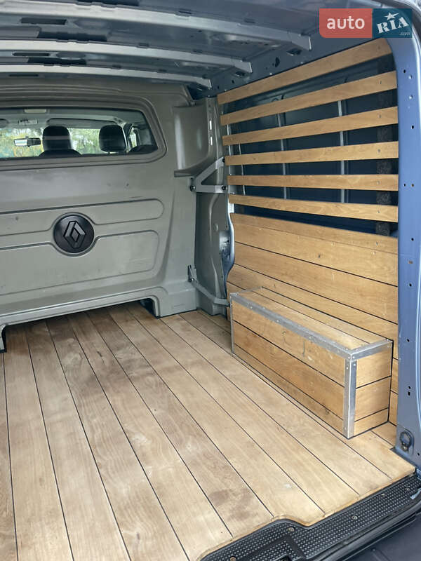 Минивэн Renault Trafic 2012 в Дубно