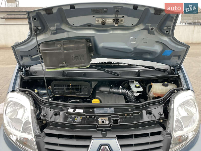 Минивэн Renault Trafic 2012 в Дубно