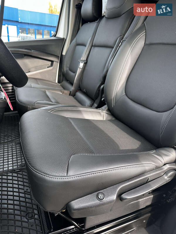 Минивэн Renault Trafic 2022 в Киеве фото 15 Минивэн Renault Trafic 2022 в Киеве