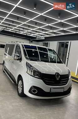 Минивэн Renault Trafic 2016 в Буче