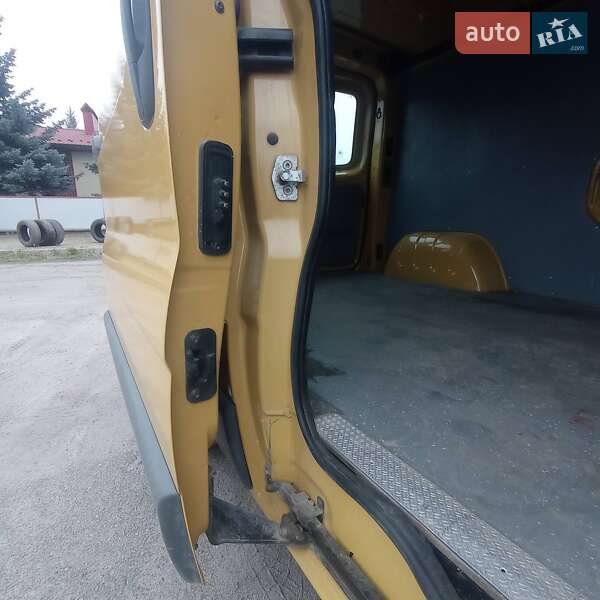Грузовой фургон Renault Trafic 2005 в Виннице