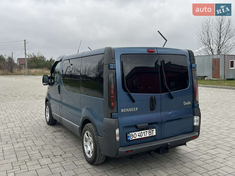 Мінівен Renault Trafic 2005 в Здолбуніві