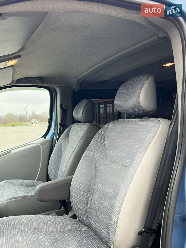 Мінівен Renault Trafic 2005 в Здолбуніві