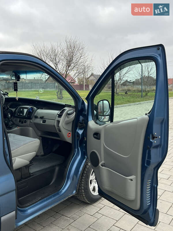 Мінівен Renault Trafic 2005 в Здолбуніві