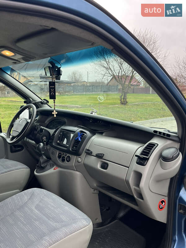 Мінівен Renault Trafic 2005 в Здолбуніві