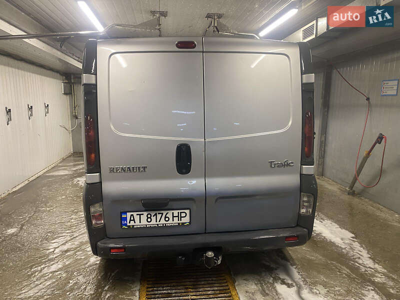 Минивэн Renault Trafic 2003 в Косове фото 2 Минивэн Renault Trafic 2003 в Косове