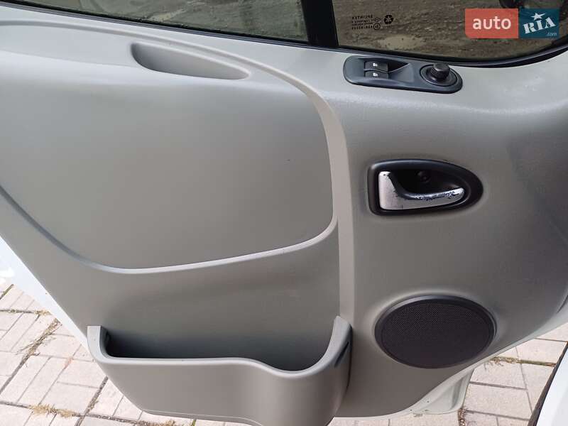 Минивэн Renault Trafic 2008 в Каменском