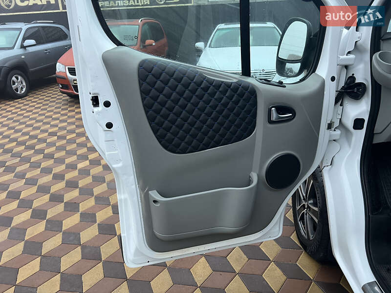 Минивэн Renault Trafic 2014 в Знаменке фото 10 Минивэн Renault Trafic 2014 в Знаменке