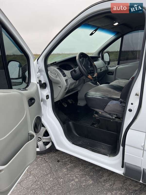 Грузовой фургон Renault Trafic 2006 в Баре фото 10 Грузовой фургон Renault Trafic 2006 в Баре