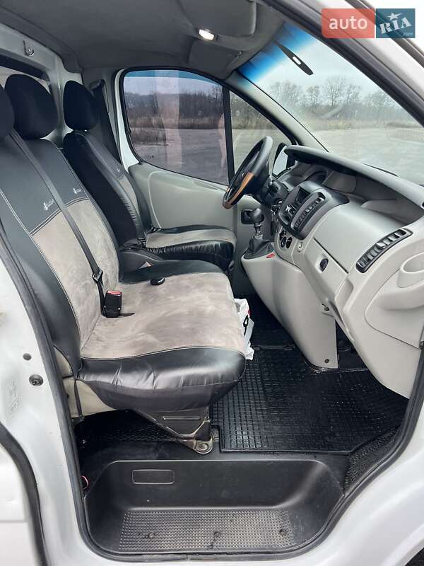 Грузовой фургон Renault Trafic 2006 в Баре фото 8 Грузовой фургон Renault Trafic 2006 в Баре