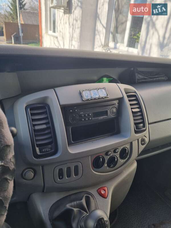 Вантажний фургон Renault Trafic 2004 в Львові