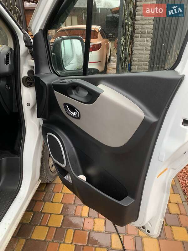 Другие грузовики Renault Trafic 2017 в Гостомеле