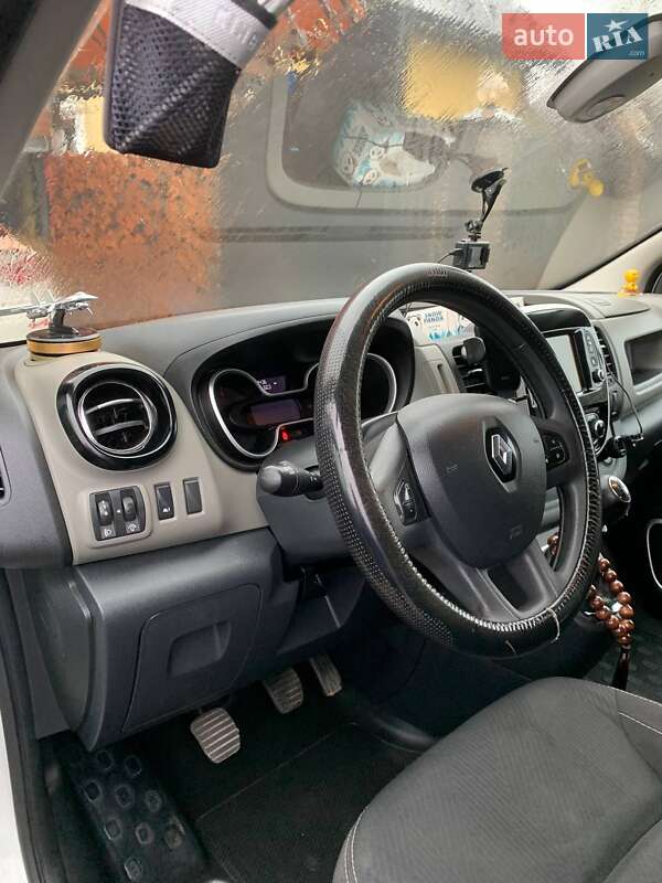 Другие грузовики Renault Trafic 2017 в Гостомеле