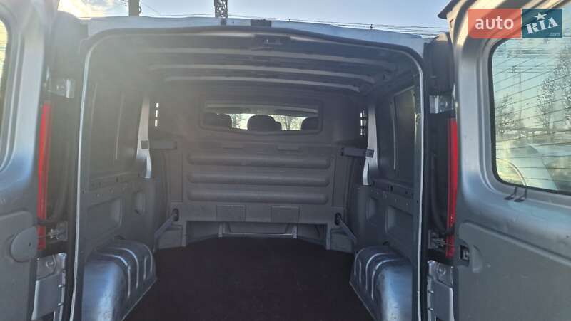 Грузопассажирский фургон Renault Trafic 2011 в Ровно