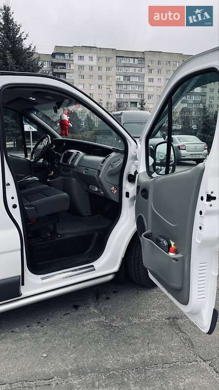 Минивэн Renault Trafic 2010 в Вараше