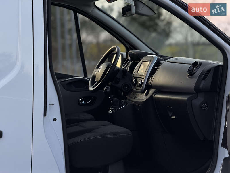 Грузовой фургон Renault Trafic 2016 в Радивилове