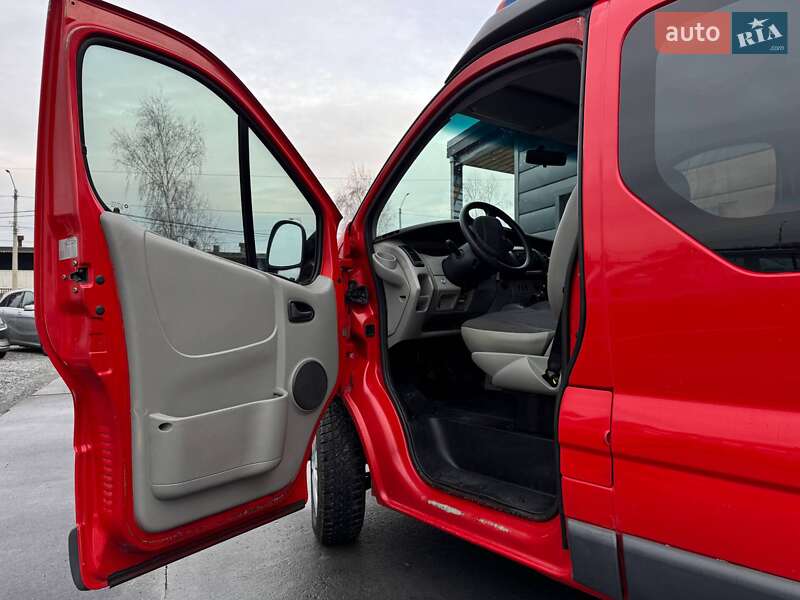 Минивэн Renault Trafic 2006 в Ровно