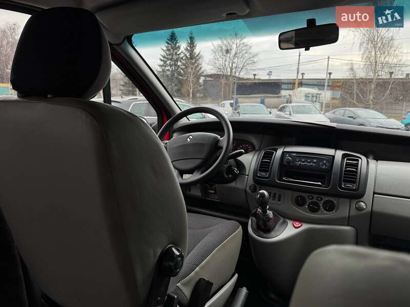 Минивэн Renault Trafic 2006 в Ровно