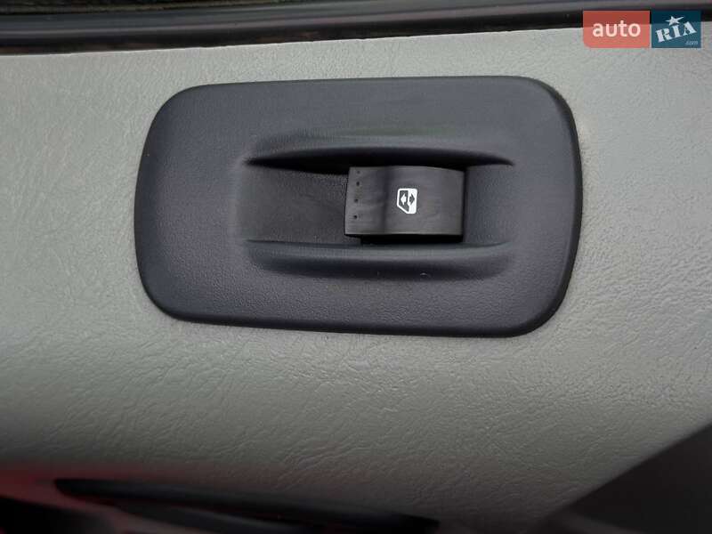 Минивэн Renault Trafic 2006 в Ровно