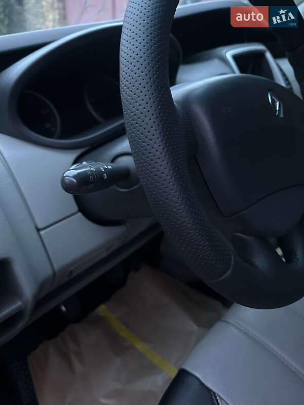 Минивэн Renault Trafic 2013 в Ровно фото 28 Минивэн Renault Trafic 2013 в Ровно