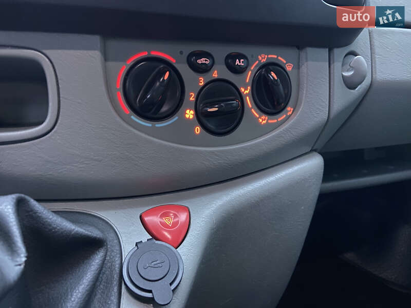Минивэн Renault Trafic 2004 в Николаеве фото 12 Минивэн Renault Trafic 2004 в Николаеве