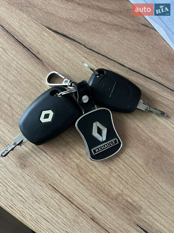 Минивэн Renault Trafic 2006 в Каменец-Подольском фото 33 Минивэн Renault Trafic 2006 в Каменец-Подольском