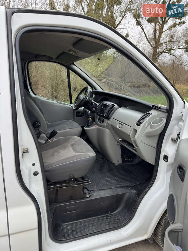 Минивэн Renault Trafic 2008 в Буске фото 12 Минивэн Renault Trafic 2008 в Буске